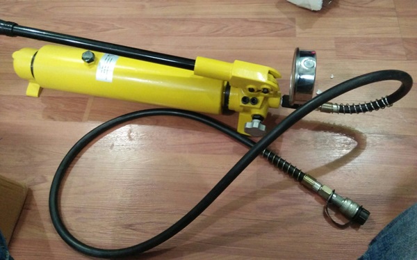 Bơm thủy lực dùng tay CP-700A