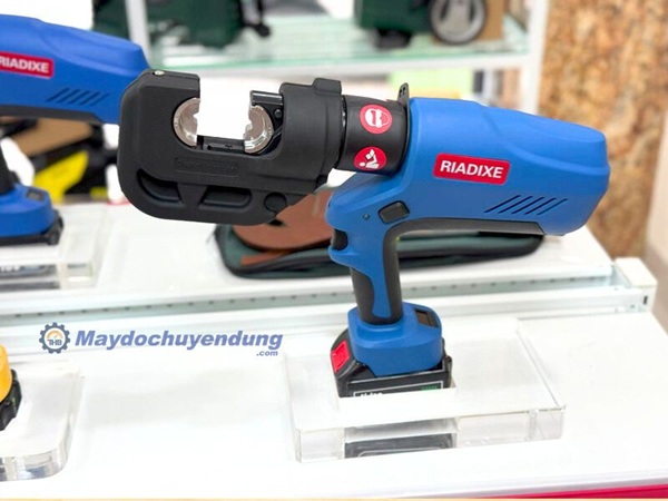 Thiết kế máy ép cốt kiêm cắt cáp thủy lực dùng pin EZ-400/55 bền chắc