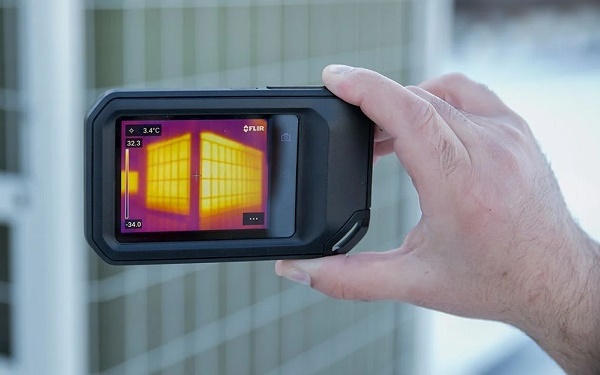 Máy ảnh nhiệt FLIR C5 kiểu dáng như điện thoại