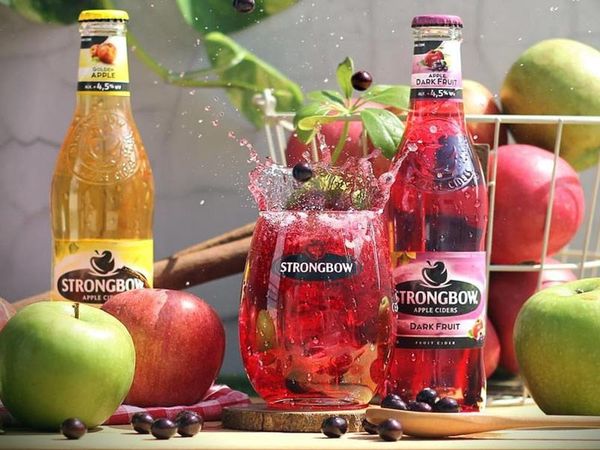 Nước ngọt có cồn strongbow được chiết xuất từ hoa quả tươi lên men