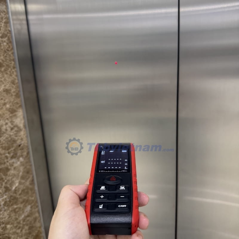 Máy có tia laser nhưng không đo được