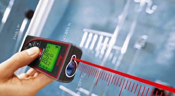 Chọn máy đo khoảng cách cầm tay có dải đo phù hợp với công việc
