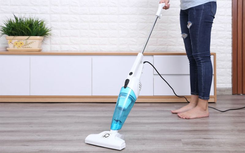 Máy hút bụi có dây lấy điện trực tiếp từ ổ cắm