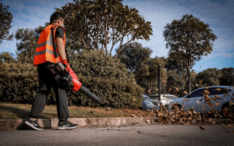 Máy thổi lá 2 pin Milwaukee M18 F2BL-0 (bare)