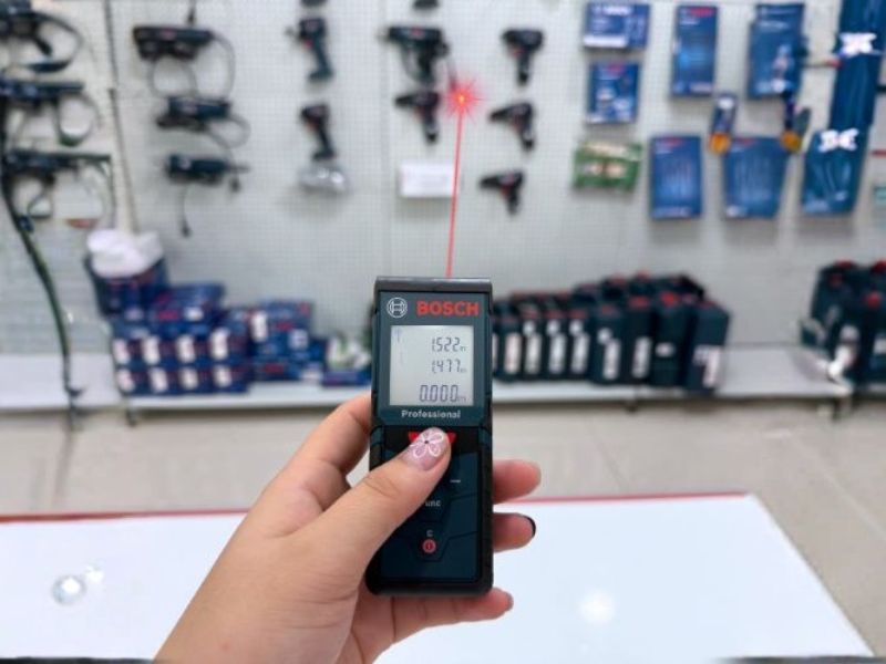 GLM 40-12 hỗ trợ đo nhanh trong <0,5 giây với sai số ±1,5 mm