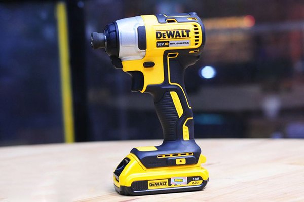 Máy vặn vít Dewalt