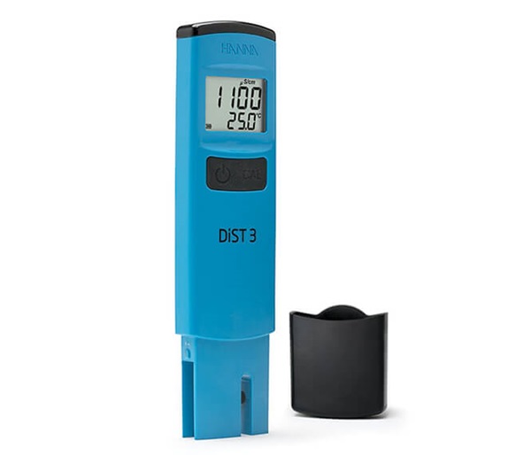 Máy đo EC Hanna HI98303 có nắp bảo vệ ở đầu dò