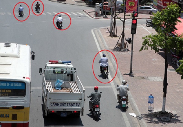 Xử lý vi phạm hành chính giao thông đường bộ với hành vi không chấp hành hiệu lệnh của đèn tín hiệu giao thông