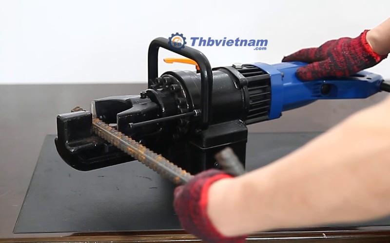 Máy uốn sắt thủy lực RB-32 có khả năng uốn thép đường kính lớn