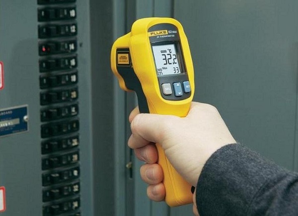 Thiết kế Fluke 62 Max cầm tay nhỏ gọn 