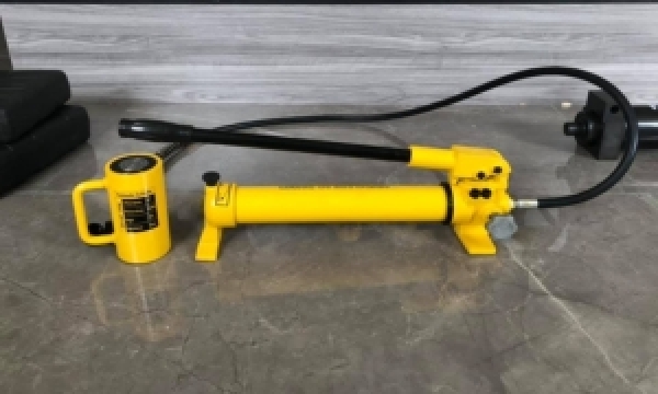 Review chi tiết về thiết kế và hiệu suất của bơm tay thủy lực CP-700