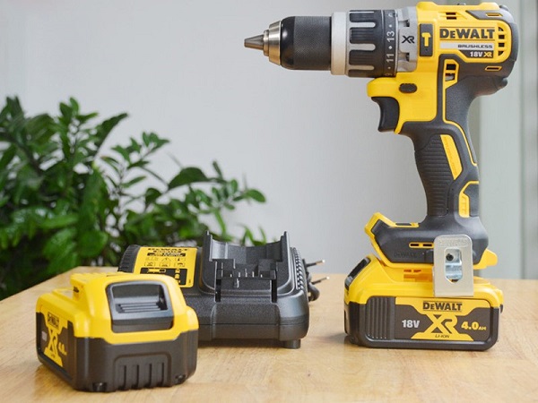 Máy khoan pin Dewalt DCD796M2 18V