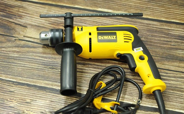 Máy khoan động lực Dewalt DWD024 650W 