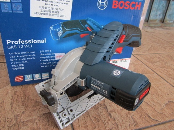 Máy cưa đĩa Bosch GKS 12V-LI