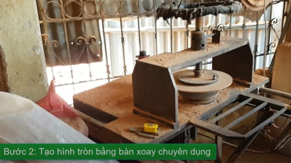 Đây là bàn xoay chuyên dụng để tạo khuôn thớt